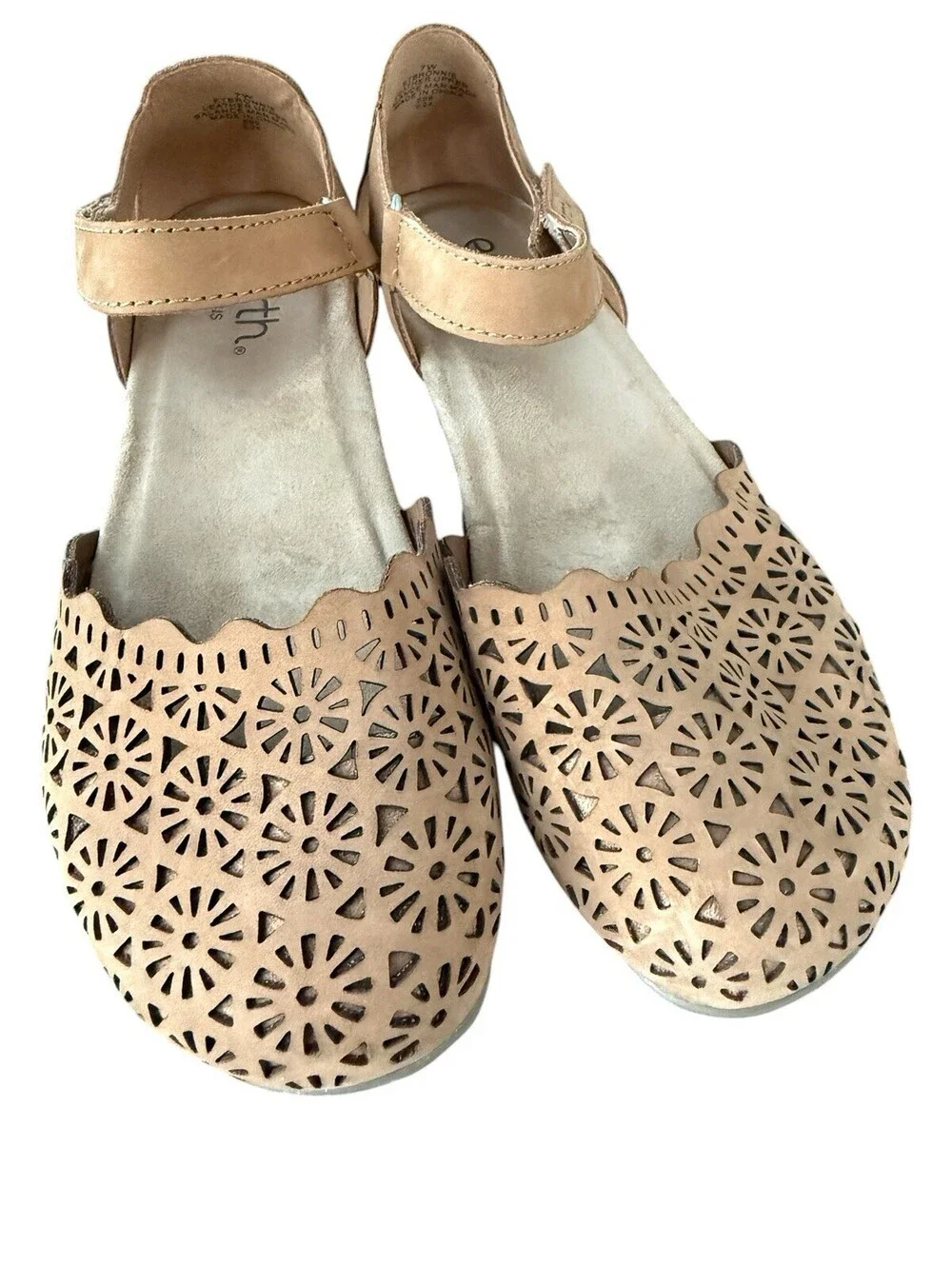 Earth Orgins Closed Toe Maryjane Flats Size 7 Wide Comfort Shoes